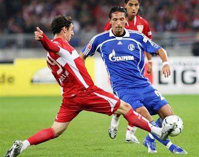 争激烈的足 争激烈的足